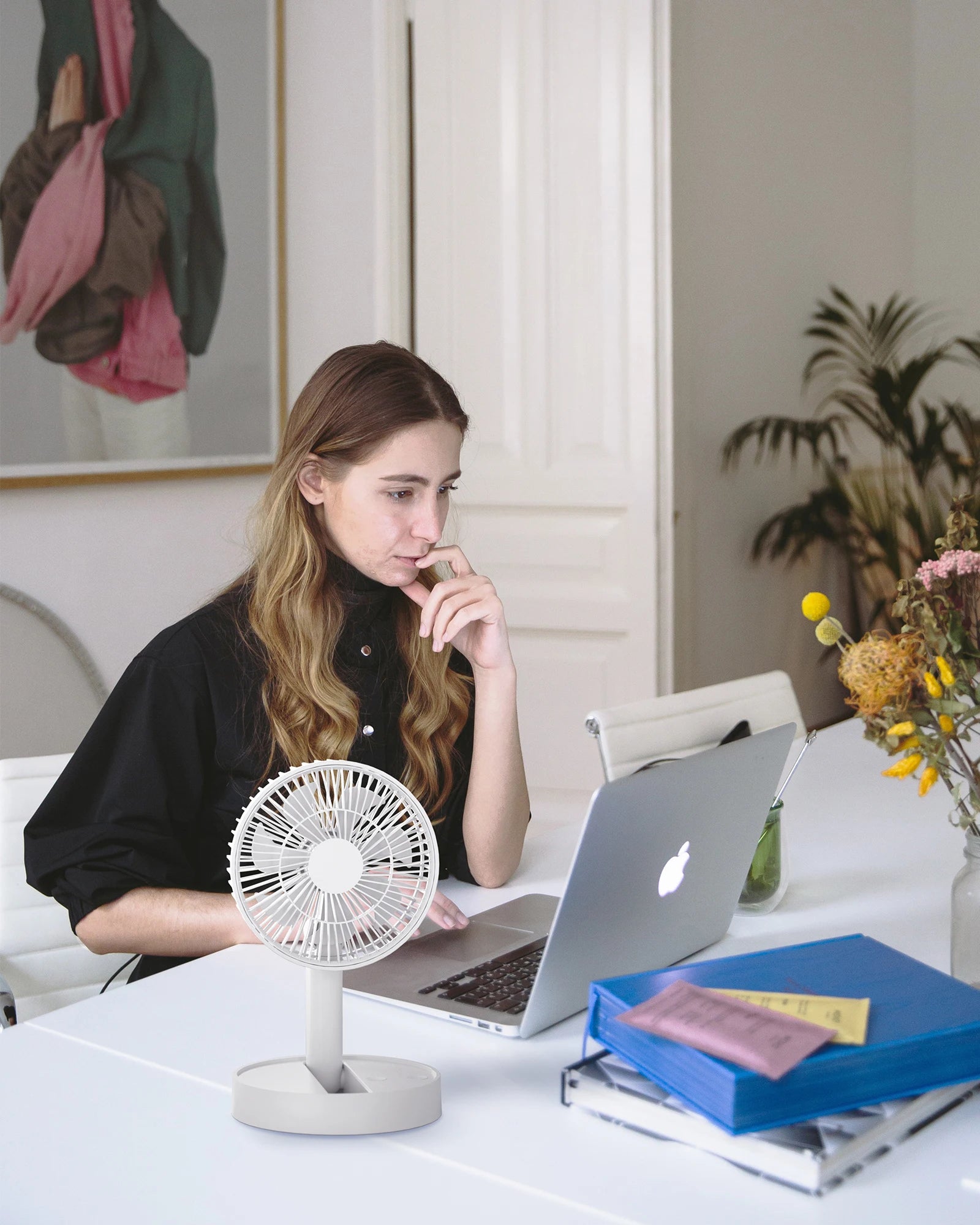 Portable Foldable Fan: Cool Air Anywhere, Anytime!"